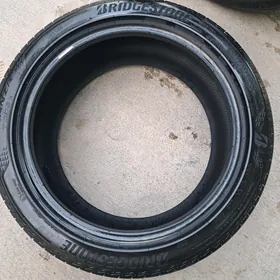 BRIDGESTONE 235 45 18