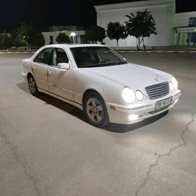 Mercedes-Benz E320 2001