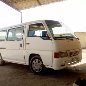 Nissan Urvan 2000
