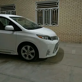Toyota Sienna 2020