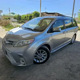 Toyota Sienna 2017