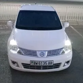 Nissan Versa 2011