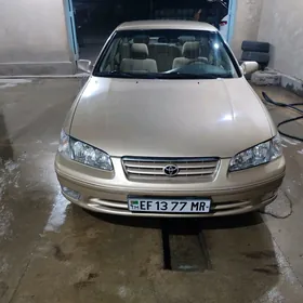 Toyota Camry 2001