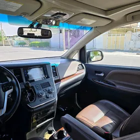 Toyota Sienna 2017