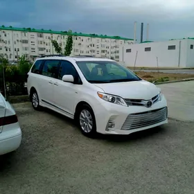 Toyota Sienna 2019