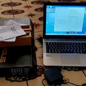 ASUS NOUTBUK