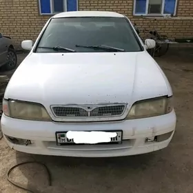 Nissan Primera 1996