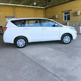 Toyota Innova 2020