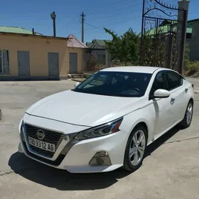 Nissan Altima 2019