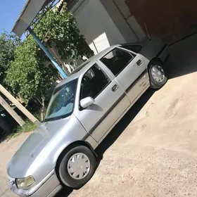 Opel Vectra 1990