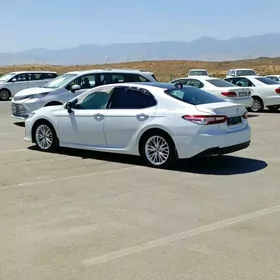 Toyota Camry 2018