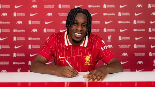 “Liwerpul” “Baýer” toparyndan Žeremi Frimpong bilen gol çekişdi