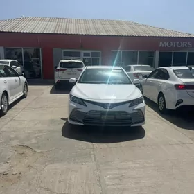 Toyota Camry 2021