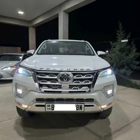 Toyota Fortuner 2024