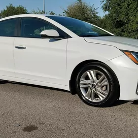 Hyundai Elantra 2019