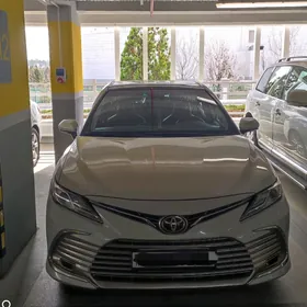 Toyota Camry 2021