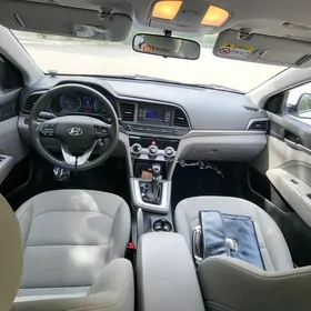 Hyundai Elantra 2019