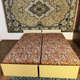 Кровати две штуки