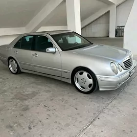 Mercedes-Benz E320 2001