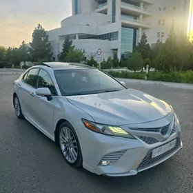 Toyota Camry 2019