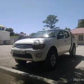 Mitsubishi L200 2010