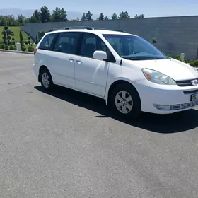 Toyota Sienna 2004