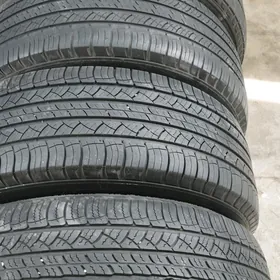 245 60 18 MICHELIN