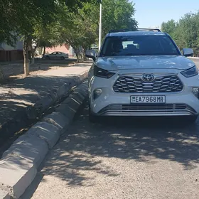 Toyota Highlander 2021