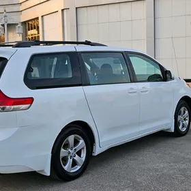 Toyota Sienna 2010