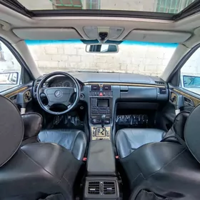 Mercedes-Benz E320 1999