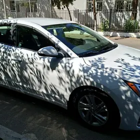 Hyundai Elantra 2020
