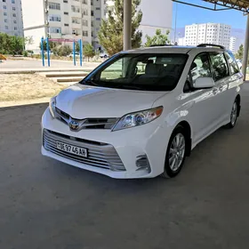 Toyota Sienna 2018