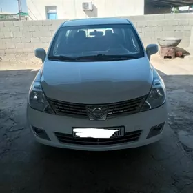 Nissan Versa 2011