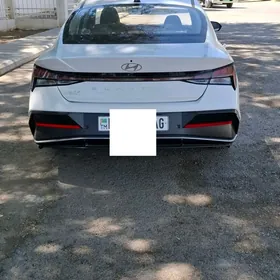 Hyundai Elantra 2024