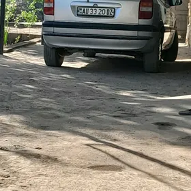 Opel Zafira 2000