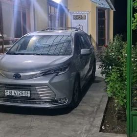 Toyota Sienna 2022