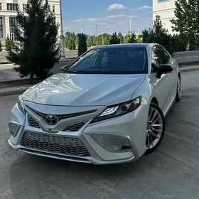 Toyota Camry 2019