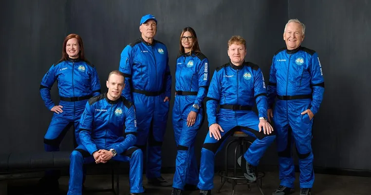 Blue Origin alty syýahatçyny suborbital uçuşa iberdi