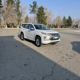 Mitsubishi Pajero 2020