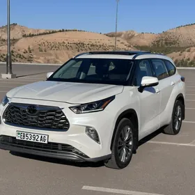 Toyota Highlander 2021