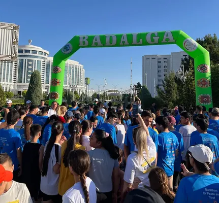 Aşgabatda 500-den gowrak adam «Parahatçylyk we ynanyşmak marafonynda» ylgady
