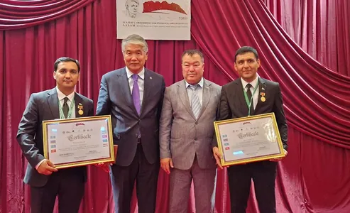 Türkmenistandan iki şahyr TÜRKSOÝ-nyň halkara bäsleşiginiň laureaty boldular