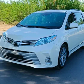 Toyota Sienna 2019