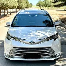 Toyota Sienna 2021