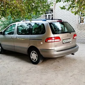 Toyota Sienna 2003