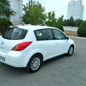 Nissan Versa 2012