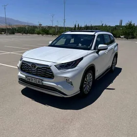 Toyota Highlander 2021