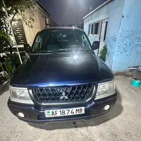 Mitsubishi Montero Sport 2003