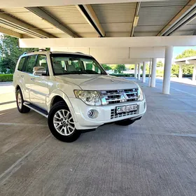 Mitsubishi Pajero 2013