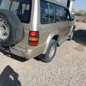 Mitsubishi Pajero 1992